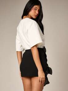 AiiRZ 女士黑色缎面欧根纱花朵多穿式上衣或迷你裙，荷叶边下摆，系带腰身，适合晚宴派对，优雅短款，充满女性魅力 - 黑色 - 查看 2