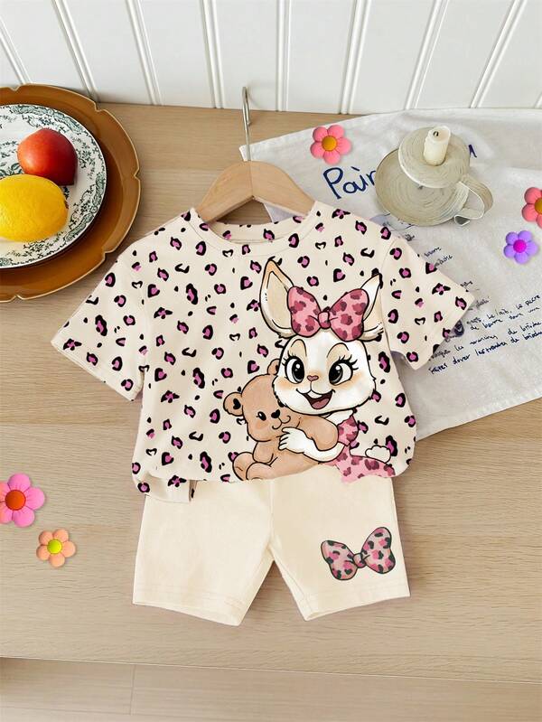 2 pièces/Set Top imprimé lapin et léopard mignon abricot et short moulant. T-shirt à manches courtes col rond ample et legging. Tenue décontractée pour bébé fille, convient pour le printemps/été, les sorties, les voyages, les assortiments, la maison, les vacances, l'extérieur, la ferme, la détente