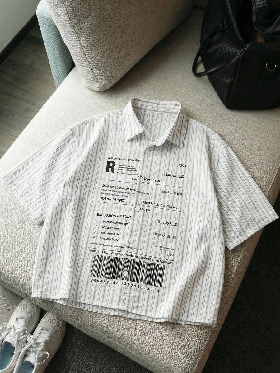 Manfinity NXTstreet 男士条纹 Polo 领单排扣字母印花休闲百搭日常短袖衬衫 男士短款衬衫 男士宽松短款衬衫 图案短袖衬衫 条纹领衬衫 条形码印花衬衫