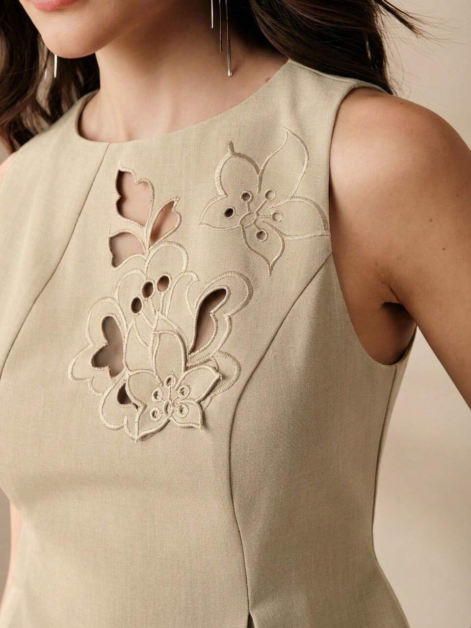 Anewsta Camiseta de mujer de moda elegante con bordado en la cintura, corte evasé y bajo asimétrico