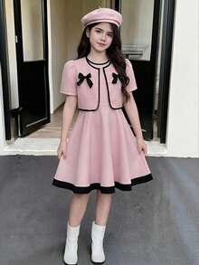 Bộ đồ 2 món cho bé gái tuổi teen gồm áo khoác tay phồng và váy không tay thắt eo, phối màu tương phản với nơ trang trí, thích hợp cho các chuyến đi chơi và kỳ nghỉ xuân/hè. - Hồng - Xem 1