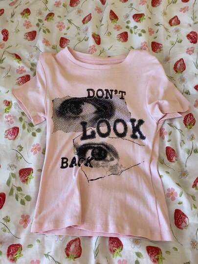 Glimmora Áo thun tay ngắn cổ tròn in họa tiết phong cách Y2K, thích hợp làm quà tặng cho bạn bè.