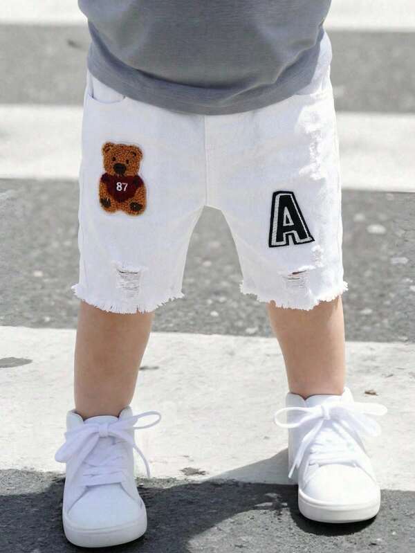 SHEIN 男童破洞磨边修身白色牛仔短裤，适合春夏穿着