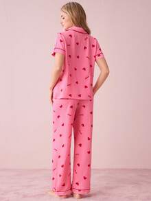 Bonmuse Conjunto de pijama rosa para mujer con top de manga corta con cuello de bolsillo y estampado de corazones & letras & pantalones, para el Día de San Valentín en verano - Rosa Fucsia - Ver 2