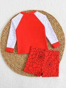 SHEIN GraphicGems Bộ đồ bơi cho bé trai, gồm áo chống nắng dài tay in họa tiết và quần bơi, 2 món, thích hợp cho kỳ nghỉ hè, bơi lội, bãi biển, hồ bơi, tiệc tùng. - Đỏ - Xem 2