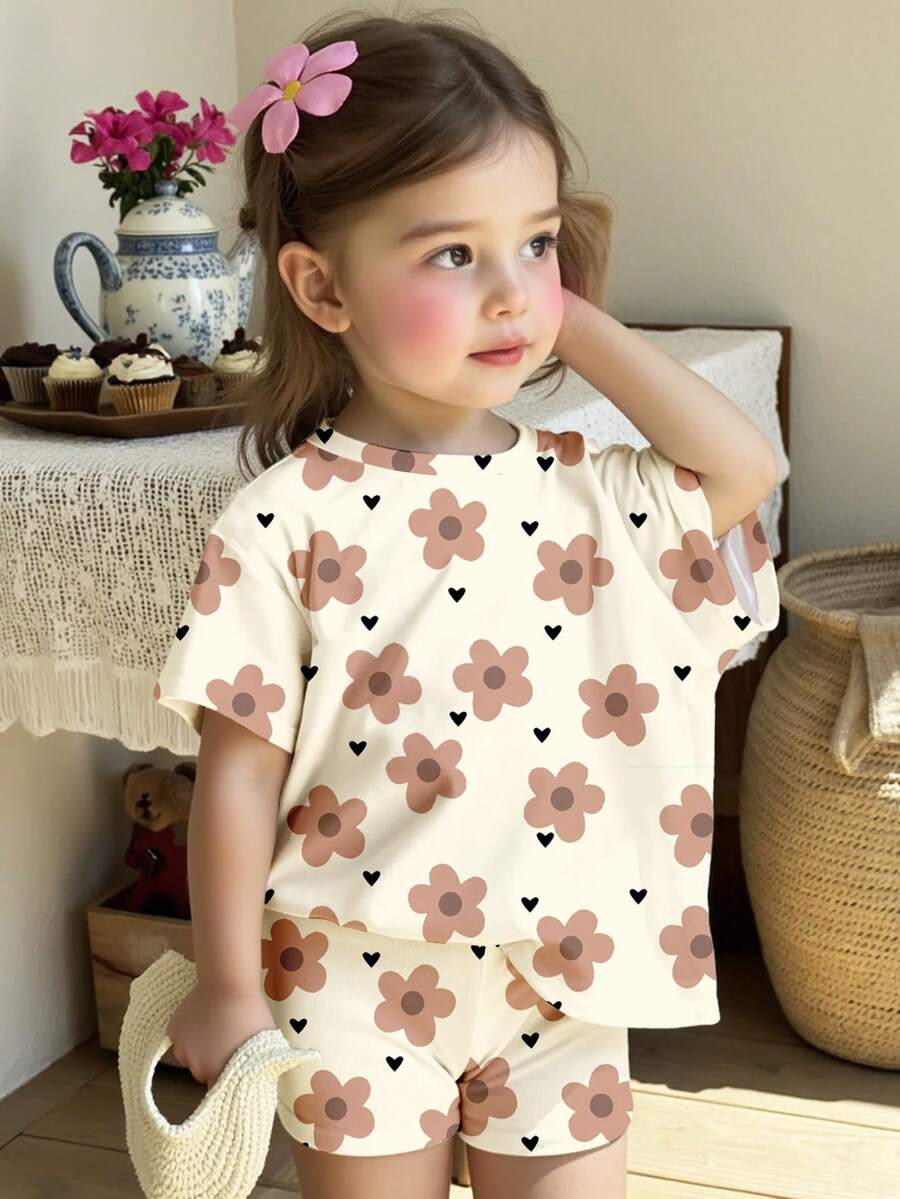 SHEIN 2 Stücke/Set Baby Mädchen Lässig Loose Fit Herz & Blumen Muster Rundhals Kurzarm T-Shirt und Skinny Fahrrad Shorts, geeignet für Frühling/Sommer, süße Sommer Outfits - Verschiedenfarbig - Übersicht 1