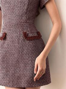 Aveloria Rosie Đầm tay ngắn cổ tròn, thắt eo, chất liệu vải tweed hai màu, trang trí ruy băng, kiểu dáng tối giản, tôn dáng, thanh lịch, cổ điển và lãng mạn. - Màu Đỏ Sâu - Xem 2