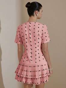 Aveloria Rosie 黑白波点印花圆领收腰短袖百搭廓形荷叶边下摆休闲百搭女式连衣裙 - 粉色 - 查看 2