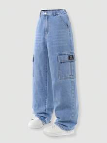 SHEIN Vacaura 2026新款男童四季皆宜的酷炫工装牛仔裤，宽松直筒版型，大口袋设计，3D立体剪裁，耐穿舒适，适合日常上学、户外活动、周末郊游、家庭聚会等各种场合，百搭基础款。 - 淺色水洗藍 - 查看 3