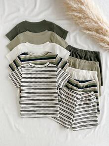 SHEIN Vintaside Kids Bộ đồ mùa hè 10 món cho bé trai, gồm áo thun cổ tròn tay ngắn kẻ sọc nhiều màu sắc, phối cùng quần short, với nhiều gam màu như nâu caramel, trắng tinh và các đường kẻ sọc tương phản. Kiểu dáng đơn giản, đa năng và chất lượng cao. Được làm từ vải dệt kim kiểu waffle với phom dáng rộng rãi, có thể phối nhiều kiểu khác nhau đáp ứng nhu cầu thay đổi trang phục hàng ngày. Thích hợp cho các hoạt động ngoại khóa, thể thao ngoài trời, thư giãn tại nhà và các bữa tiệc mùa hè. - Nhiều màu - Xem 2