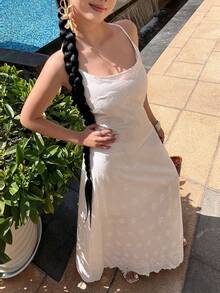 Livesso 春夏蕾丝镂空提花白色吊带连衣裙，休闲度假沙滩中长连衣裙 - 白色 - 查看 7