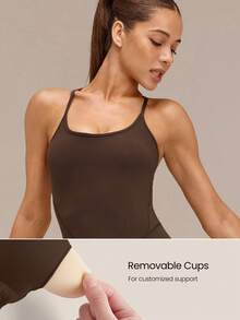 GLOWMODE 24英寸 FeatherFit™ 塑形收腹可调节交叉肩带 U 型后背连体衣，适合低强度瑜伽日常穿着，可拆卸胸垫 - 咖啡棕 - 查看 3