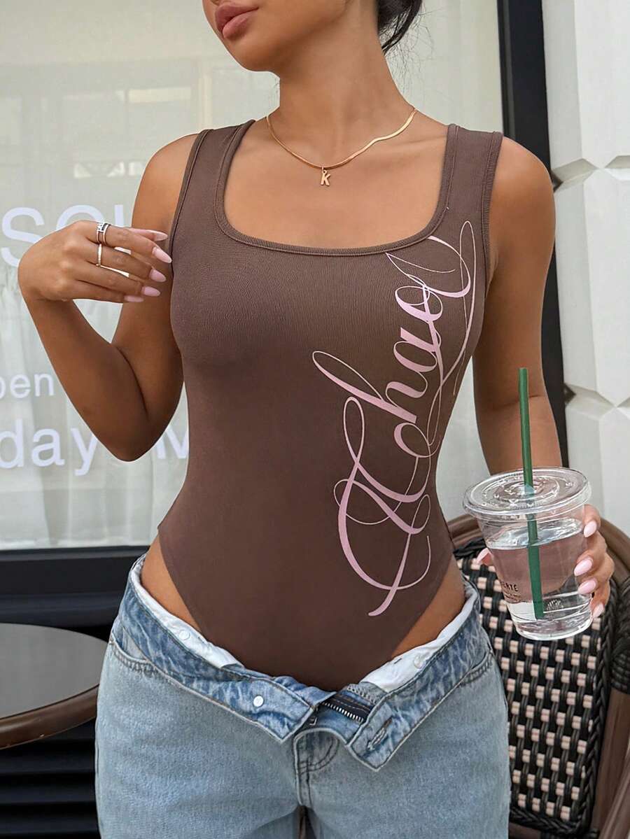 Muchica Áo liền thân không tay cổ tròn in chữ màu nâu dành cho nữ - màu nâu - Xem 1