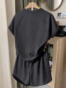 Resyla Heart Embroidery Graphic Casual T-Shirt And Shorts Set, Fashionable Versatile Summer Outfit For Women - Dark Grey - View 2