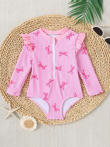 Emery Rose Kids Emery Rose Kids Bộ áo liền quần dài tay có khóa kéo phối bèo nhún cho bé gái, họa tiết nơ dễ thương, kiểu dáng đi biển, chống nắng, chống nắng, chủ đề du thuyền, chủ đề nghỉ mát, chủ đề dưới nước, áo liền quần dài tay cho bé gái, đồ trẻ em. - Hồng - Xem 1