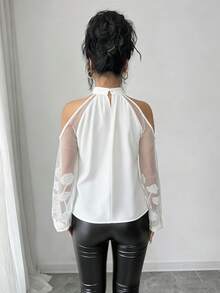SHEIN Áo kiểu nữ dáng suông, cổ yếm, hở vai, chất liệu lưới thêu họa tiết, tay dài, ôm dáng, màu đen trơn, thích hợp mặc hàng ngày, mùa xuân/hè, phong cách thanh lịch Pháp. - trắng - Xem 2