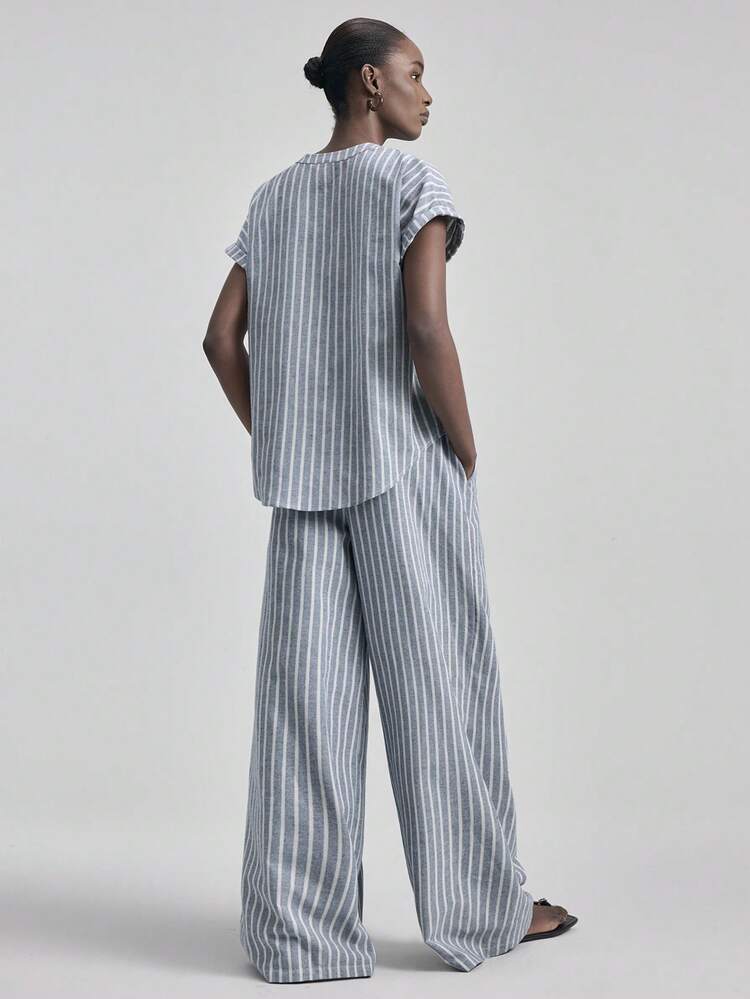 Ontre Camisa de manga corta con mangas de murciélago a rayas azules y albaricoque, pantalones elásticos de cintura con rayas verticales estilizantes, conjunto elegante y moderno para invitada de boda, moda urbana romántica y minimalista con estilo francés lujoso y elegante para uso casual de oficina, con un toque de dinero antiguo de alta gama, ideal para viajes urbanos, cruceros y aeropuertos, esencial para Oriente Medio, versátil para las cuatro estaciones, serie de bodas, conjunto de dos piezas para damas - Multicolor - Añade 4