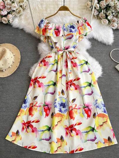 Vestido largo elegante con estampado de línea A y cintura con hombros descubiertos y volantes