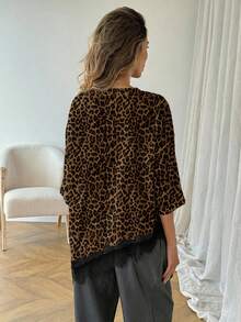 SHEIN LUNE 女士休闲豹纹纯色不对称下摆蕾丝拼接T恤，百搭日常穿搭，春夏休闲上衣，适合度假、夏季、春季、春假及各种场合，包括沙滩装、休闲衬衫、外套和夏季上衣。 - 彩色 - 查看 4