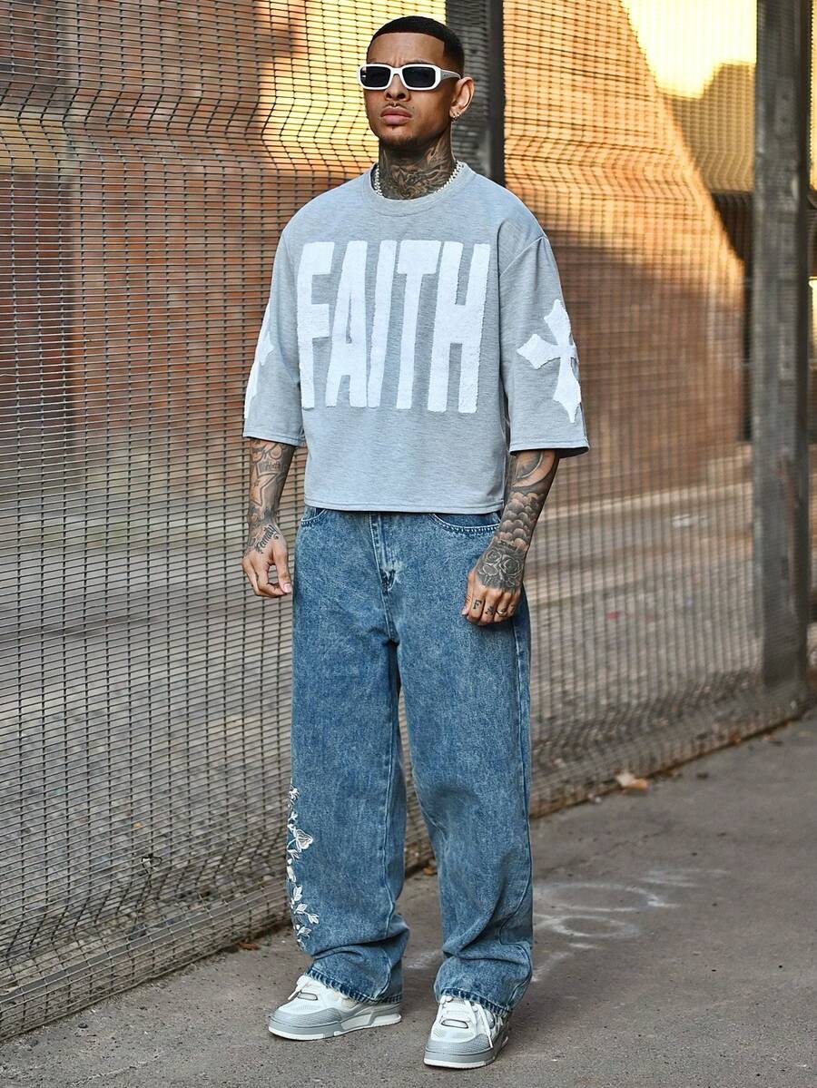 Devon Thys PAVTROS Manfinity Streetrush 男士街头风流行 INS 同款男士微笑火焰刺绣灰色短袖T恤，图案T恤，街头服饰，保暖冬季，圣诞节，男友礼物 - 淺灰色 - 查看 1