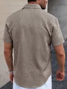 Manfinity Homme Manfinity CasualCool 男士亚麻条纹短袖衬衫，适合夏季日常通勤 - 鏽棕色 - 查看 2