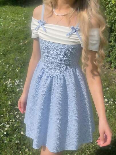 Đầm xanh dương thanh lịch dành cho bé gái tuổi teen, chất liệu dệt nổi, kiểu dáng trễ vai, dây đeo có thể điều chỉnh, thắt nơ, phù hợp mặc hàng ngày, dự tiệc.