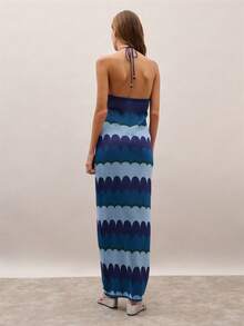Nöista Đầm maxi dệt kim cổ yếm và chi tiết khoét ngực phía trước. Họa tiết sọc lượn sóng nổi bật với các lớp màu xanh lam. Lý tưởng cho kỳ nghỉ, những đêm biển và các bữa tiệc mùa hè, mùa xuân, lễ Phục sinh. - Nhiều màu - Xem 2