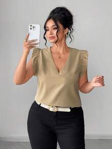 SHEIN Clasi 大码女式纯色简约休闲V领纹理衬衫 - 杏色 - 查看 1