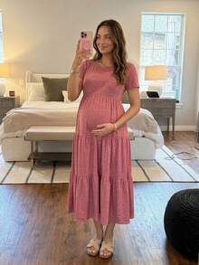 SHEIN Vestido de maternidad de unicolor con volantes en el bajo y cuello redondo de manga corta - Rosa - Ver 1