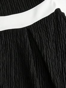 SHEIN 一件式女童秋冬优雅针织提花小V领连衣裙，金属扣装饰，拼接下摆，褶裥撞色设计，大裙摆，短袖修身连衣裙，适合日常外出、休闲聚会和各种场合。 - 黑色 - 查看 7