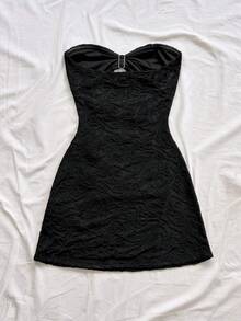 SHEIN WYWH 女士度假风无肩带镂空花卉装饰金属扣针织纹理面料修身迷你连衣裙，适合度假、音乐节、假日、下午茶、海滩等场合。 - 黑色 - 查看 2
