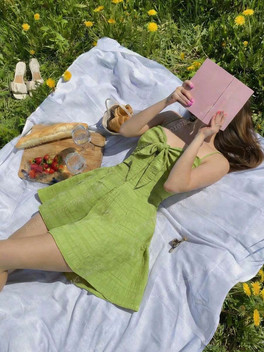 SHEIN MOD 绿色可爱蝴蝶结吊带连体裤 – 花园茶会、约会、派对、女士春夏连衣裙、沙滩装、春假、度假、野餐、节日、生日装 - 綠色 - 查看 1