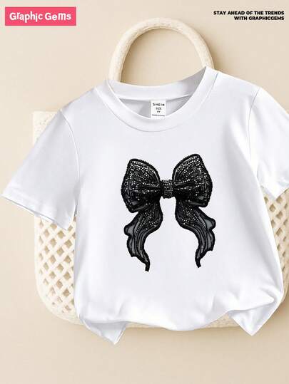 女童黑色蝴蝶结印花圆领短袖T恤，蝴蝶结印花图案T恤，休闲百搭，白色可爱时尚T恤，适合所有季节，8-12岁女童日常穿着。