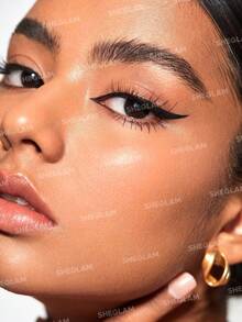 SHEGLAM 多用途線條和細節眼線筆-黑色 2 合 1 防水雙頭液體眼線筆 超細防汗易於使用精準超細粗眼線筆促銷哥德眼線筆 品牌 美容 化妝 化妝品 適合女性與女孩 完美搭配冬季春季 Y2K 時尚 流行 生日 情人節禮物 假期 派對準備就緒 最佳顏色 - Multi-Tasker - 查看 3