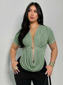 Firerie 大码舒适休闲优雅深V领无袖弹力衬衫，饰有金属扣环和侧开衩，适合春夏穿着 - 綠色 - 查看 3