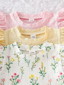 SHEIN Playful Pals 3件組女嬰可愛荷葉袖上衣 白色碎花夏季野餐鏤空提花面料 柔軟圓領休閒T恤 新款上市 - 彩色 - 查看 4