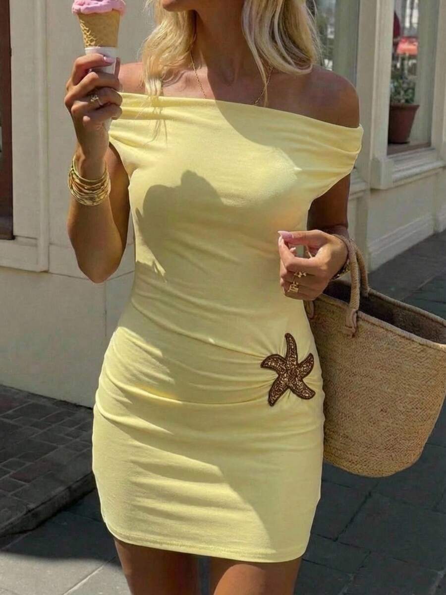 Aloruh 女士不对称领口亮片装饰迷你连衣裙，适合海滩和度假穿着 - 黃色 - 查看 1