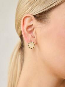 MOTF PREMIUM XIAOXIANG 埃及风金属钻石纽扣仿金珠耳环 - 金色 - 查看 4