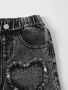 SHEIN Quần jeans dáng rộng cho bé gái, màu xanh nhạt, họa tiết bướm và trái tim thêu nổi, cạp chun, chất liệu cotton thoải mái, kiểu dáng thường ngày, phù hợp cho mặc hàng ngày, dự tiệc, du lịch và hoạt động ngoài trời. - Màu Xám nhạt - Xem 5