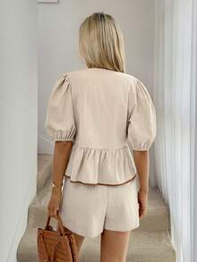Easowa 两件套女士荷叶边前系带花瓣袖衬衫和短裤套装 - 杏色 - 查看 4