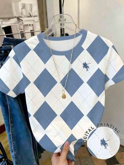 Camiseta gráfica cómoda con bloques de color y parches para mujer, top casual de cuello redondo adecuado para uso diario y estacional