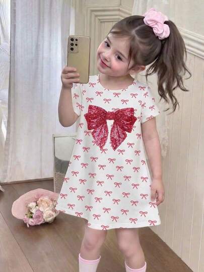 1 pieza Camisón de punto de estilo dulce con cuello redondo, manga corta y corte evasé con estampado de lazo y mariposa con lentejuelas para niñas