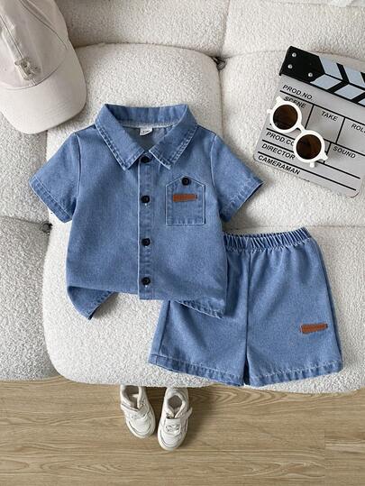 SHEIN Playful Pals Conjunto de verano azul vaquero para bebé niño, con chaqueta de punto de manga corta con solapa a la moda combinada con pantalones cortos, estilo minimalista, corte holgado, adecuado para salidas, uso casual, deportes diarios, eventos sociales