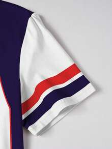 Aesthetic Post 男士休闲短袖T恤，印有数字28和字母N，学院风（红蓝条纹） - 彩色 - 查看 3