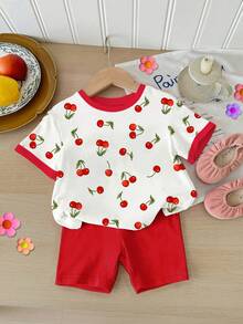 SHEIN Conjunto de 2 piezas de camiseta de manga corta con cuello redondo y pantalones cortos con estampado de cerezas para niña bebé, estilo minimalista casual, adecuado para verano, a juego con hermanas, apropiado para vacaciones, fiestas y uso diario - Multicolor - Ver 2