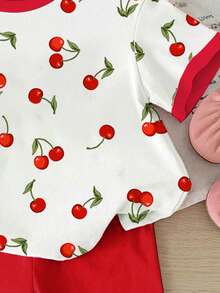 SHEIN Conjunto de 2 piezas de camiseta de manga corta con cuello redondo y pantalones cortos con estampado de cerezas para niña bebé, estilo minimalista casual, adecuado para verano, a juego con hermanas, apropiado para vacaciones, fiestas y uso diario - Multicolor - Ver 5