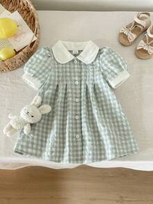 SHEIN Vintaside Kids Baby Mädchen Karokleid im Landhausstil, bequem & modisch, süß & vielseitig, 3D Kirsche Dekor, Frühling/Sommer - Grün - Übersicht 2