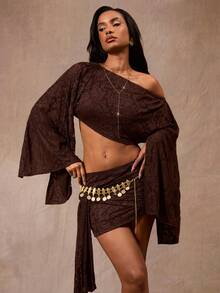 Opulessa 纯色针织蕾丝不对称肩部上衣和迷你裙两件套，适合春夏度假 - 棕色 - 查看 2