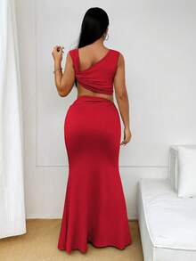 Zolique 女士服装 Sumeer Clean Fits 纯色不对称领露脐上衣和美人鱼裙摆半身裙灰色设计两件套 - 紅色 - 查看 2
