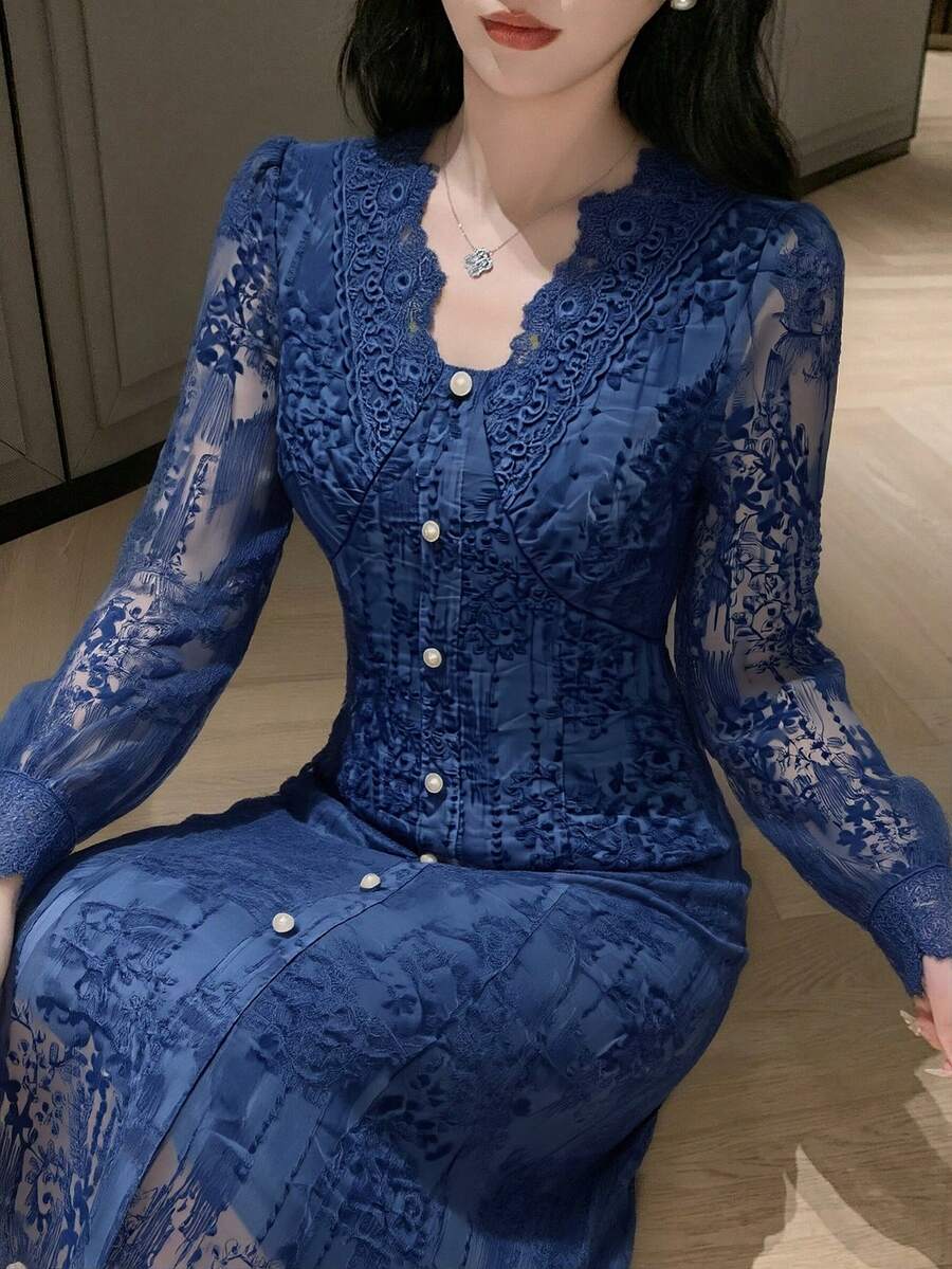 DAZY 优雅蕾丝V领女士蕾丝连衣裙，适合春季婚礼宾客穿着，夏季也可作为吊带裙穿着。 - 藏蓝色 - 查看 1